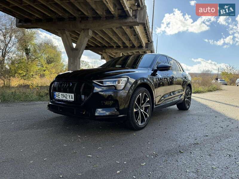 Внедорожник / Кроссовер Audi e-tron 2021 в Днепре
