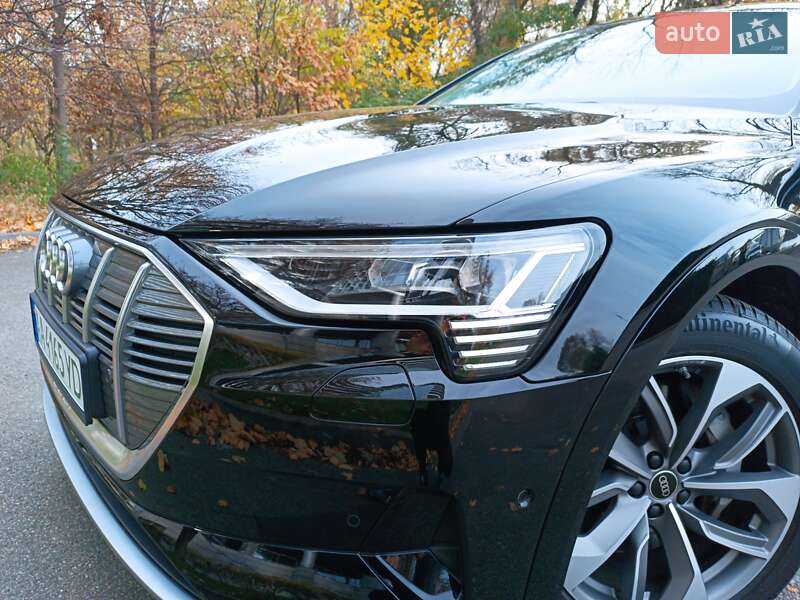 Внедорожник / Кроссовер Audi e-tron 2022 в Киеве