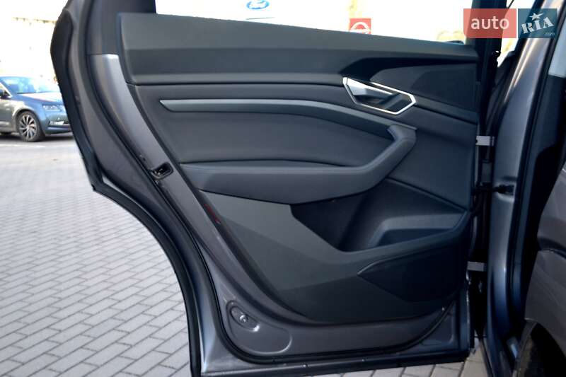 Позашляховик / Кросовер Audi e-tron 2020 в Хмельницькому фото 185 Позашляховик / Кросовер Audi e-tron 2020 в Хмельницькому