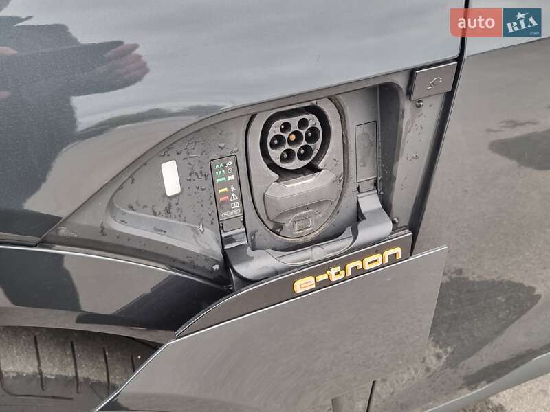 Позашляховик / Кросовер Audi e-tron 2020 в Чернівцях