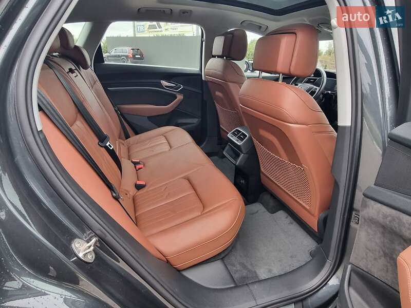 Позашляховик / Кросовер Audi e-tron 2020 в Чернівцях