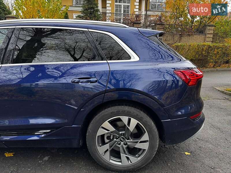 Позашляховик / Кросовер Audi e-tron 2020 в Києві