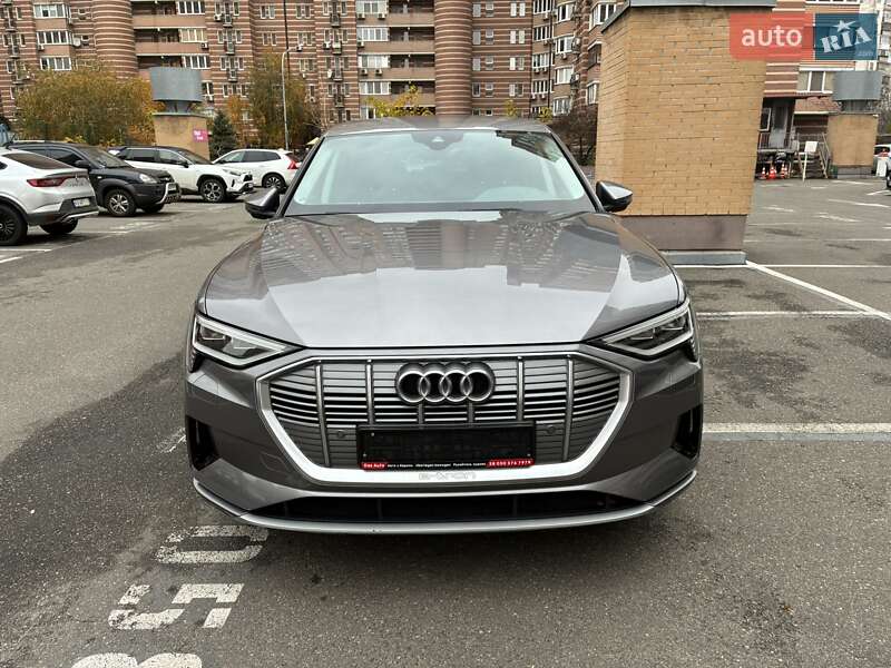 Позашляховик / Кросовер Audi e-tron 2022 в Києві