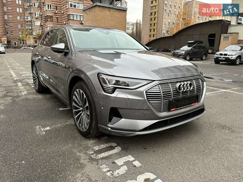 Позашляховик / Кросовер Audi e-tron 2022 в Києві