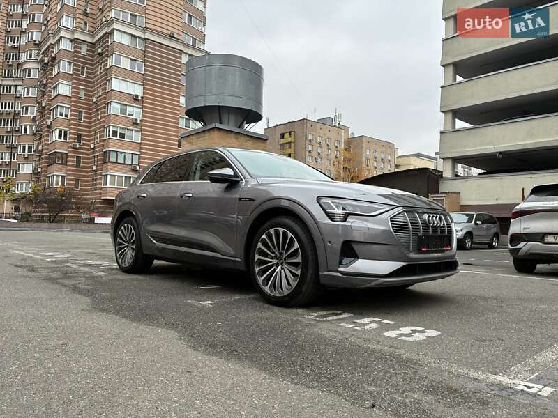 Позашляховик / Кросовер Audi e-tron 2022 в Києві