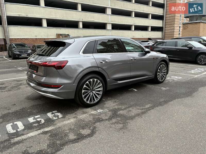 Позашляховик / Кросовер Audi e-tron 2022 в Києві