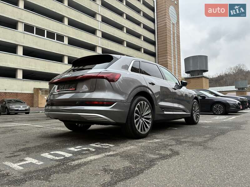 Позашляховик / Кросовер Audi e-tron 2022 в Києві