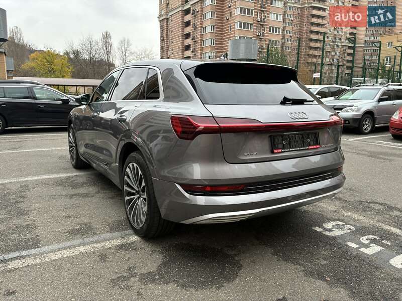 Позашляховик / Кросовер Audi e-tron 2022 в Києві