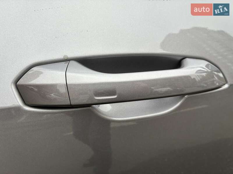 Позашляховик / Кросовер Audi e-tron 2022 в Києві