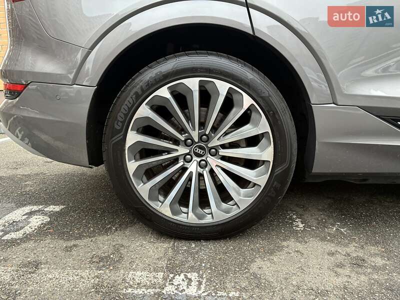 Позашляховик / Кросовер Audi e-tron 2022 в Києві