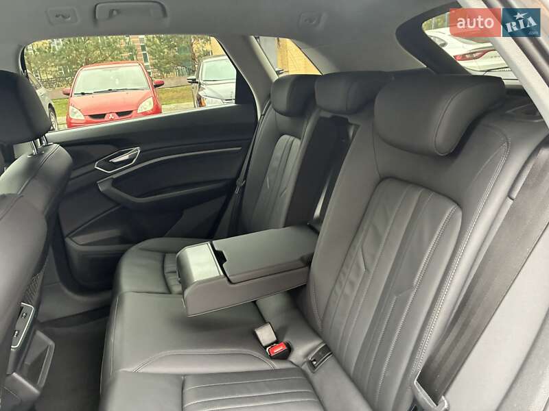 Позашляховик / Кросовер Audi e-tron 2022 в Києві