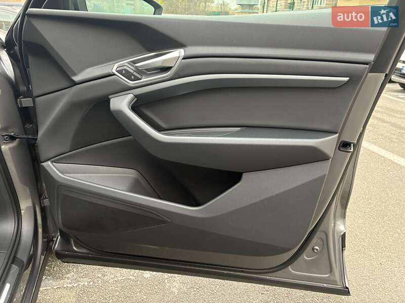 Позашляховик / Кросовер Audi e-tron 2022 в Києві