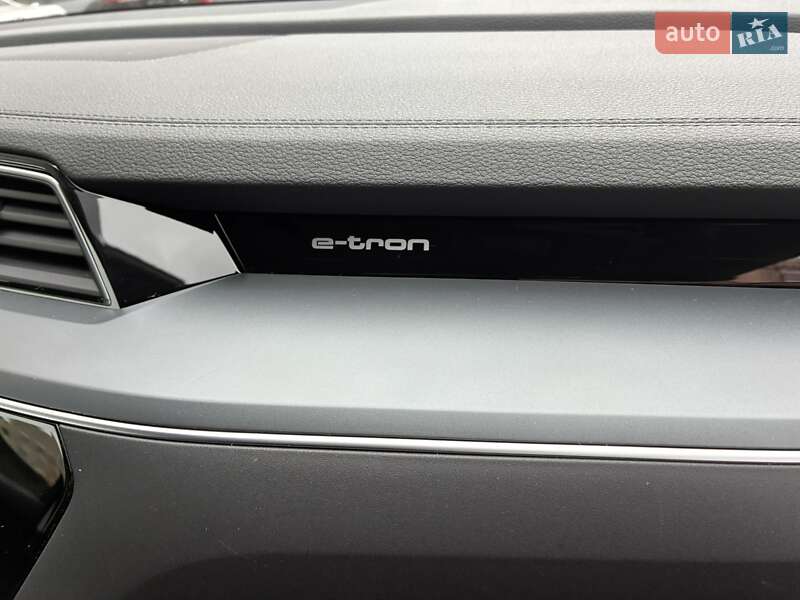 Позашляховик / Кросовер Audi e-tron 2022 в Києві