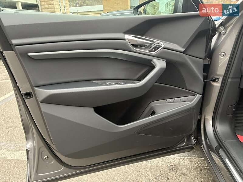 Позашляховик / Кросовер Audi e-tron 2022 в Києві