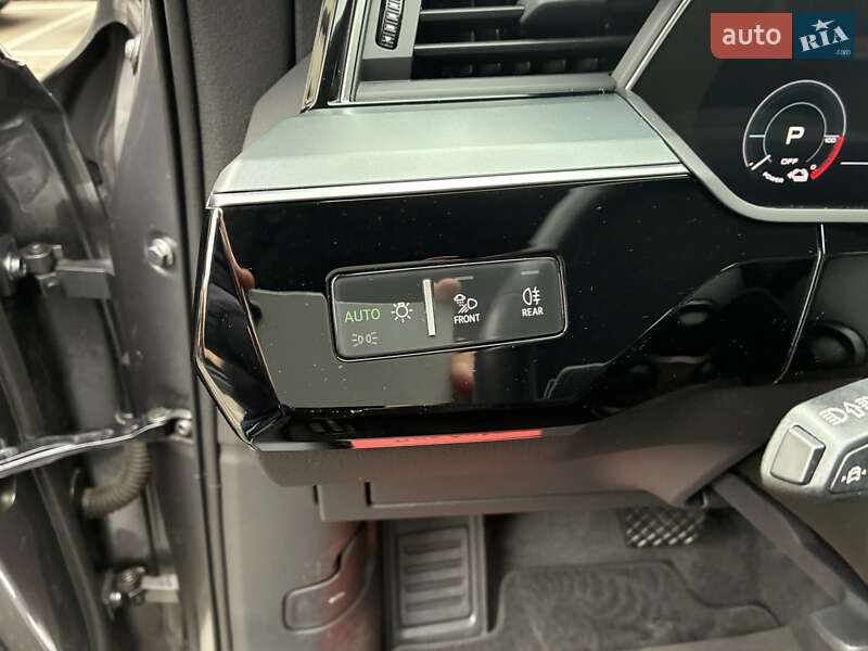 Позашляховик / Кросовер Audi e-tron 2022 в Києві