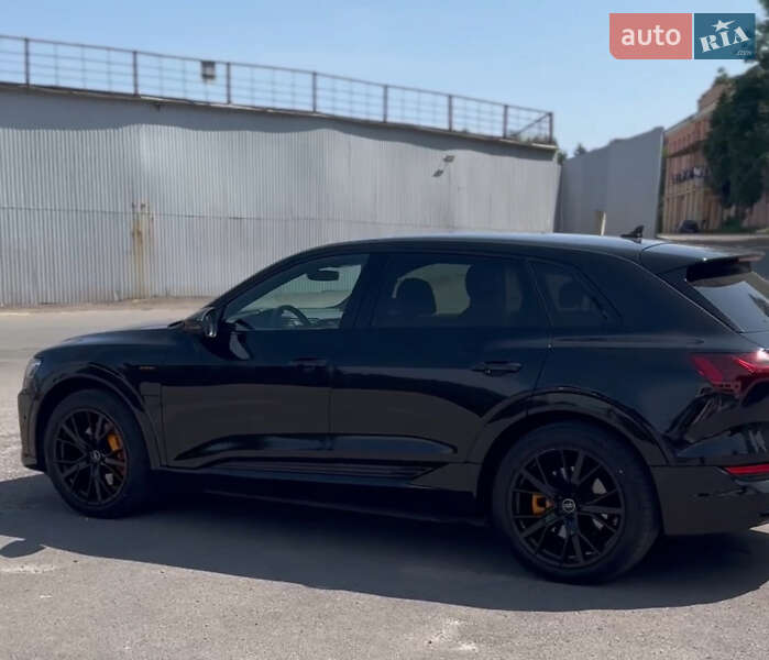 Позашляховик / Кросовер Audi e-tron 2022 в Києві