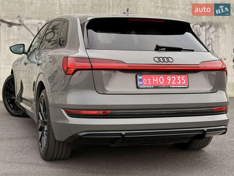 Позашляховик / Кросовер Audi e-tron 2022 в Львові