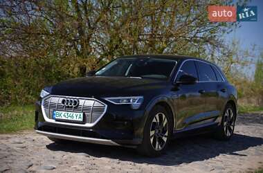 Внедорожник / Кроссовер Audi e-tron 2022 в Дубно