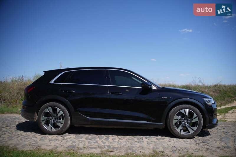 Внедорожник / Кроссовер Audi e-tron 2022 в Дубно