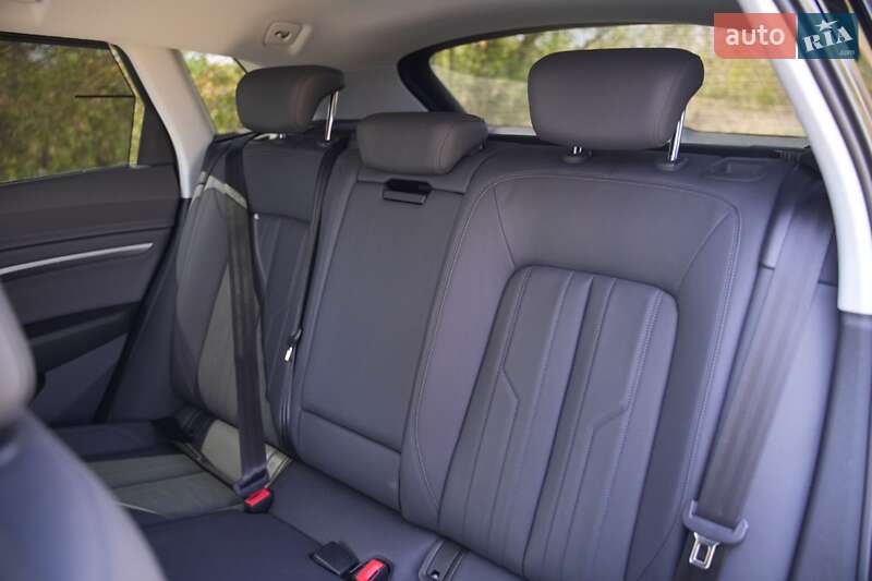 Внедорожник / Кроссовер Audi e-tron 2022 в Дубно