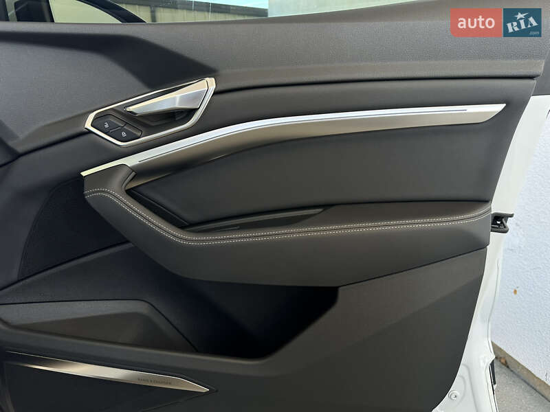 Позашляховик / Кросовер Audi e-tron 2019 в Ужгороді