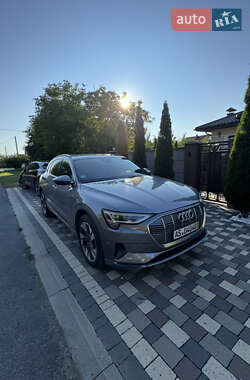 Позашляховик / Кросовер Audi e-tron 2019 в Ужгороді