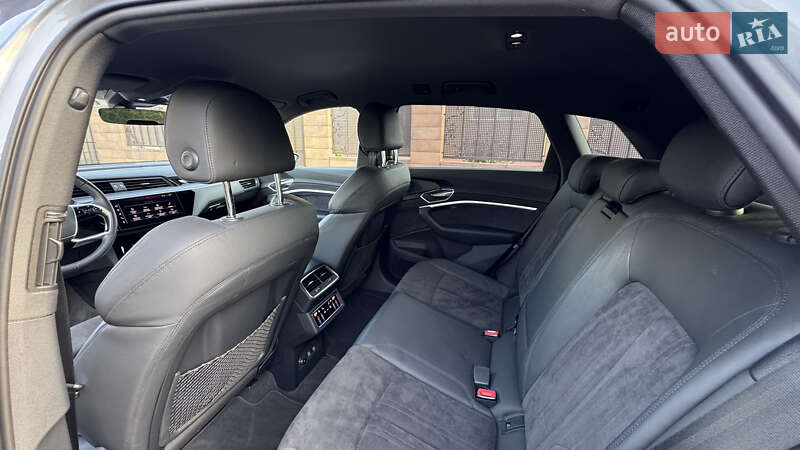 Позашляховик / Кросовер Audi e-tron 2019 в Ужгороді