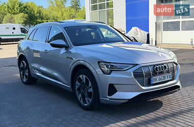 Внедорожник / Кроссовер Audi e-tron 2022 в Ровно