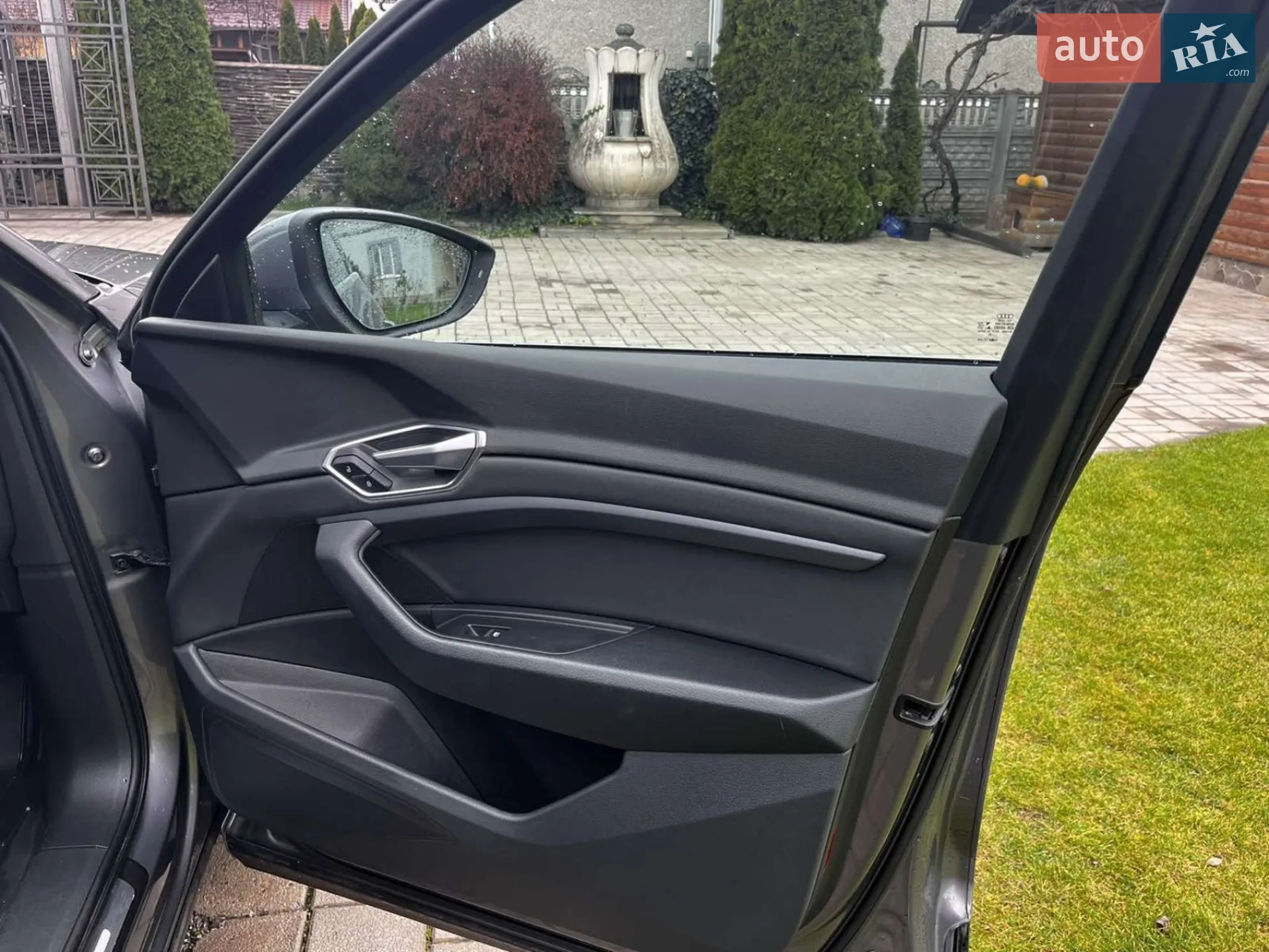 2021 Audi e-tron - мініатюра 21