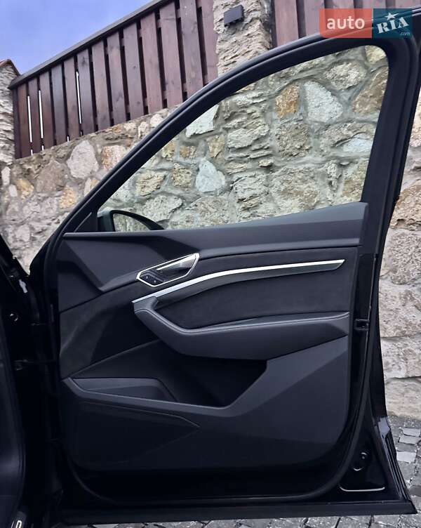 Позашляховик / Кросовер Audi e-tron 2019 в Рівному