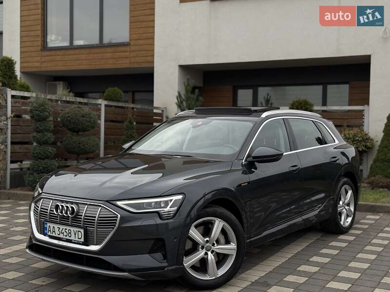Позашляховик / Кросовер Audi e-tron 2019 в Стрию