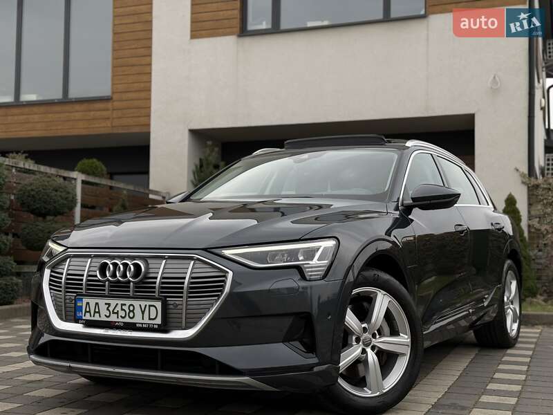 Позашляховик / Кросовер Audi e-tron 2019 в Стрию