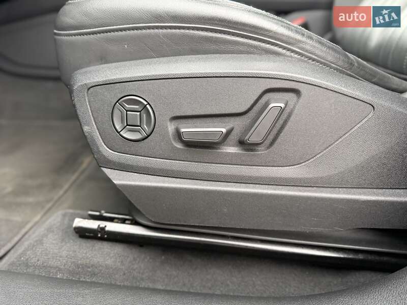 Позашляховик / Кросовер Audi e-tron 2019 в Стрию