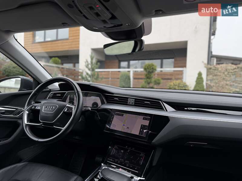 Позашляховик / Кросовер Audi e-tron 2019 в Стрию
