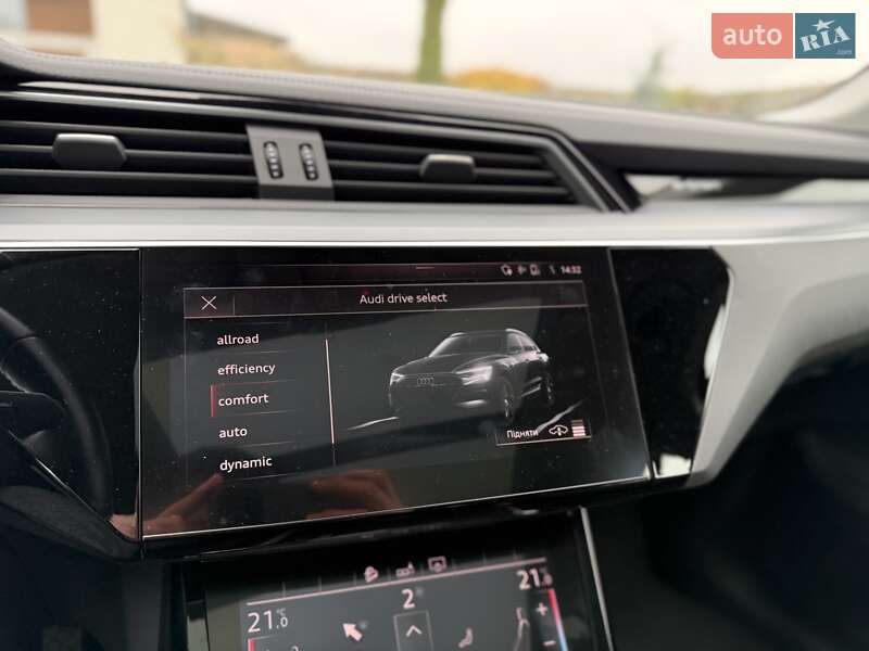 Позашляховик / Кросовер Audi e-tron 2019 в Стрию