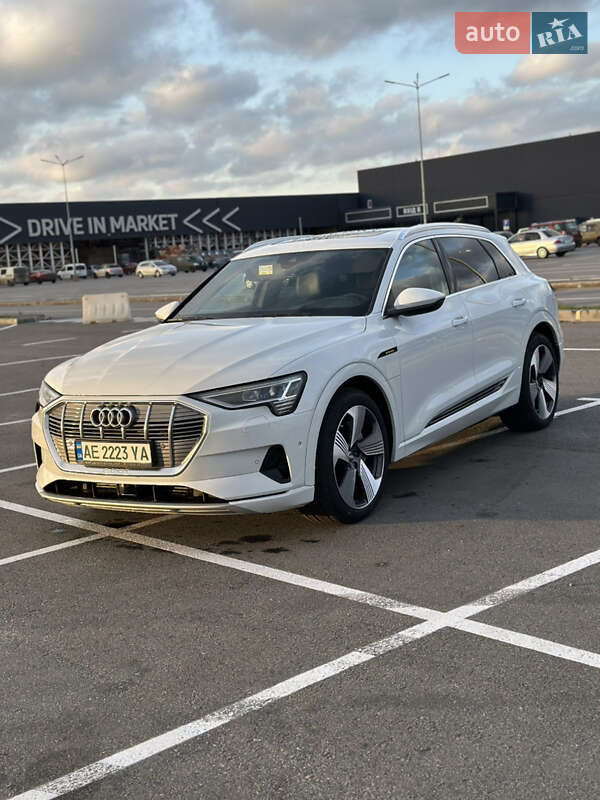 Внедорожник / Кроссовер Audi e-tron 2019 в Днепре фото 2 Внедорожник / Кроссовер Audi e-tron 2019 в Днепре