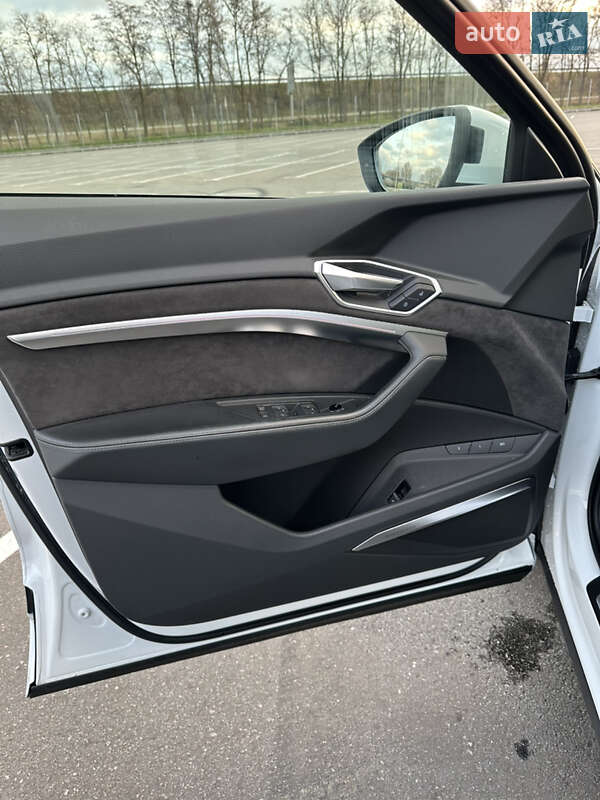 Внедорожник / Кроссовер Audi e-tron 2019 в Днепре фото 17 Внедорожник / Кроссовер Audi e-tron 2019 в Днепре