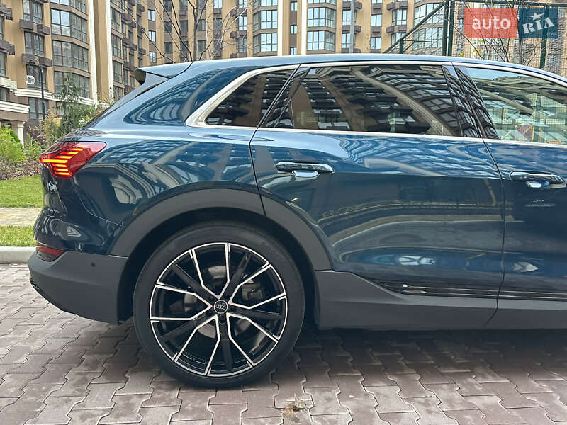 Позашляховик / Кросовер Audi e-tron 2021 в Києві