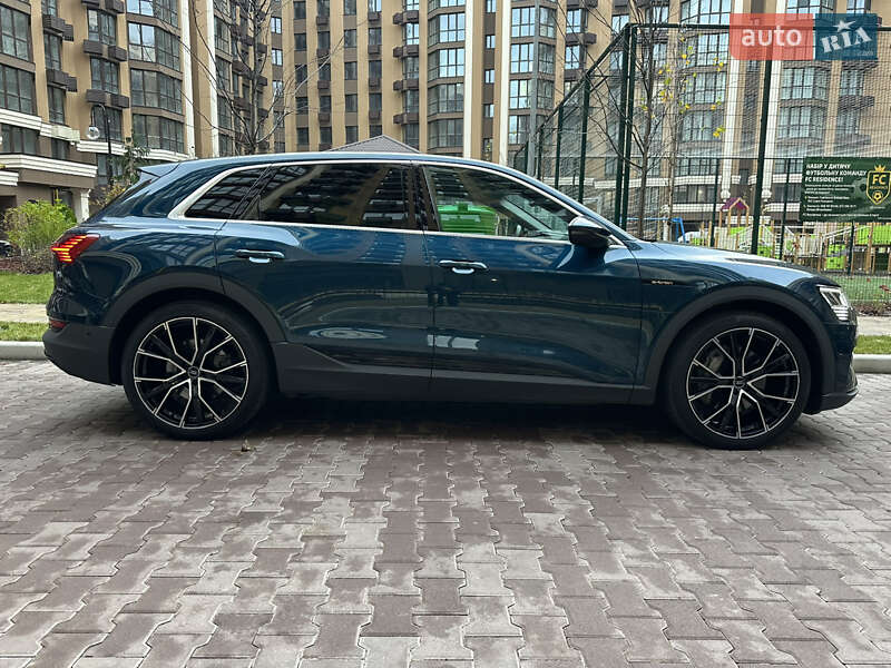 Позашляховик / Кросовер Audi e-tron 2021 в Києві