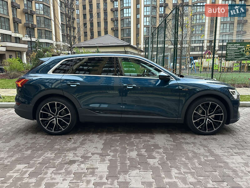 Позашляховик / Кросовер Audi e-tron 2021 в Києві