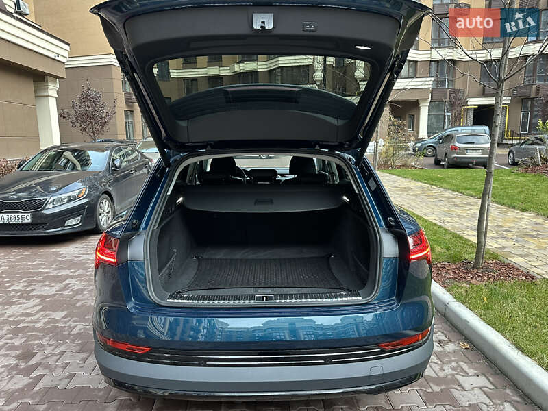 Позашляховик / Кросовер Audi e-tron 2021 в Києві