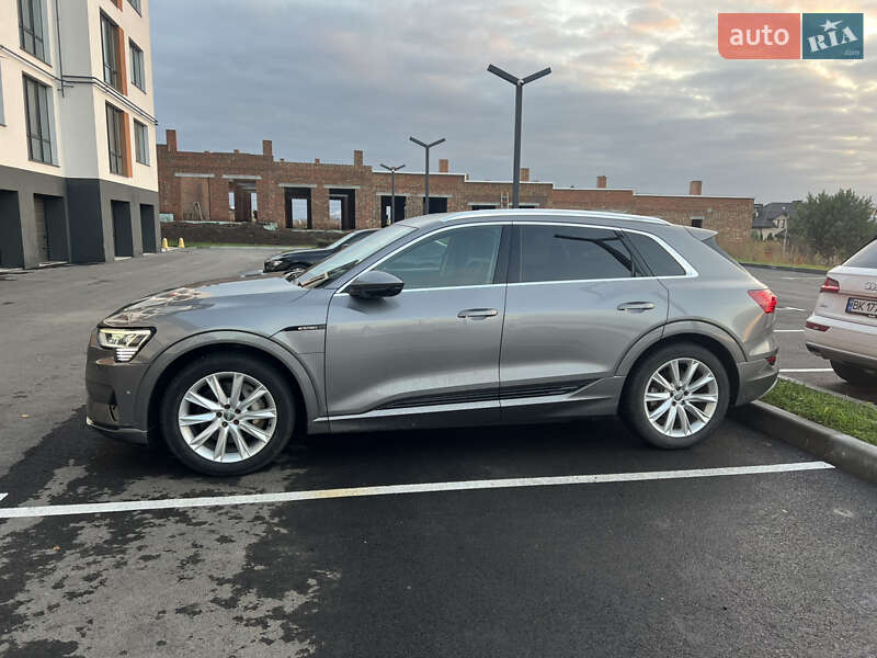 Позашляховик / Кросовер Audi e-tron 2019 в Рівному