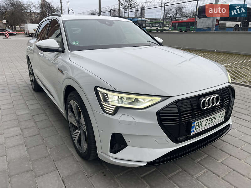 Позашляховик / Кросовер Audi e-tron 2019 в Рівному
