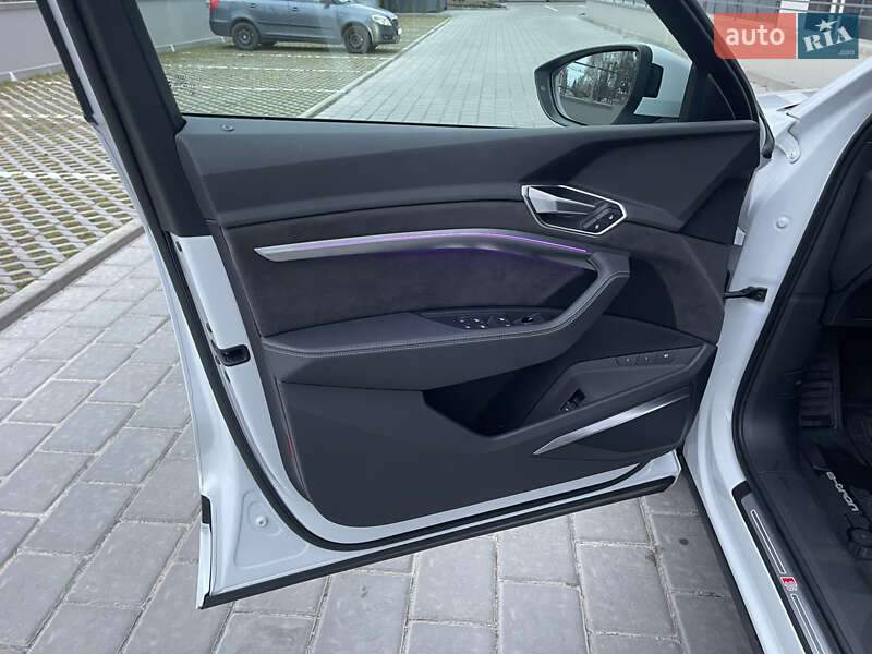 Позашляховик / Кросовер Audi e-tron 2019 в Рівному