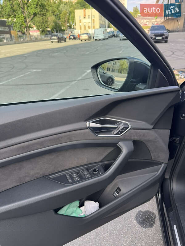 Позашляховик / Кросовер Audi e-tron 2020 в Києві фото 11 Позашляховик / Кросовер Audi e-tron 2020 в Києві