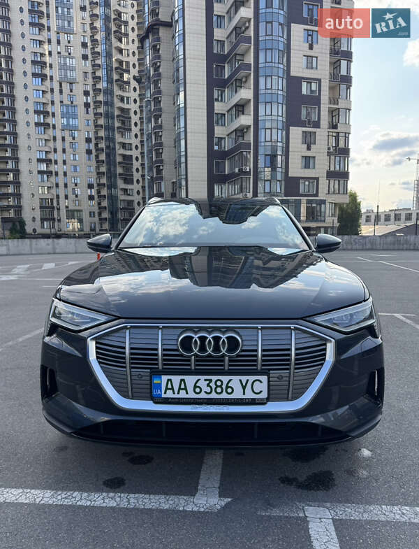 Позашляховик / Кросовер Audi e-tron 2020 в Києві фото 12 Позашляховик / Кросовер Audi e-tron 2020 в Києві