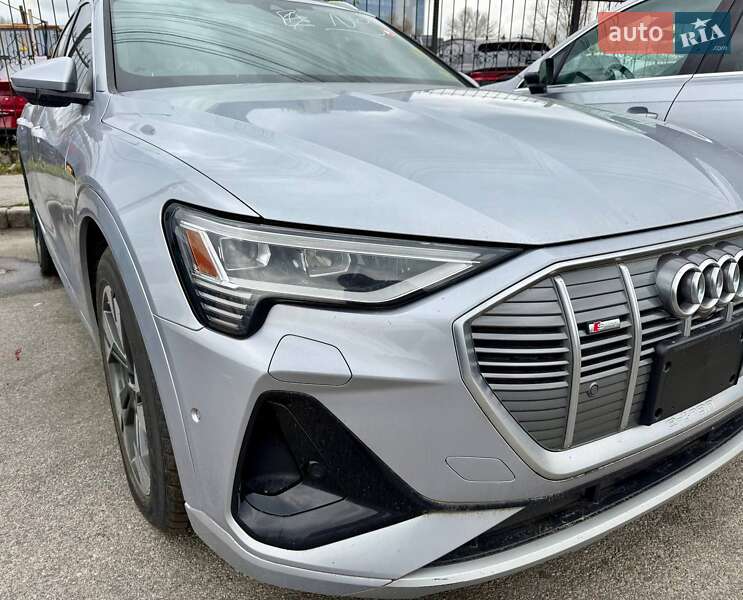 Позашляховик / Кросовер Audi e-tron 2022 в Києві