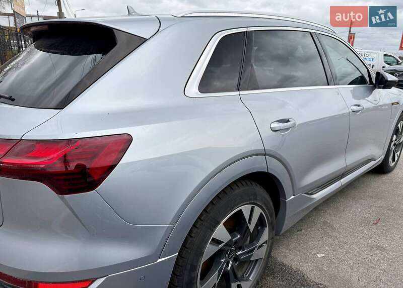 Позашляховик / Кросовер Audi e-tron 2022 в Києві