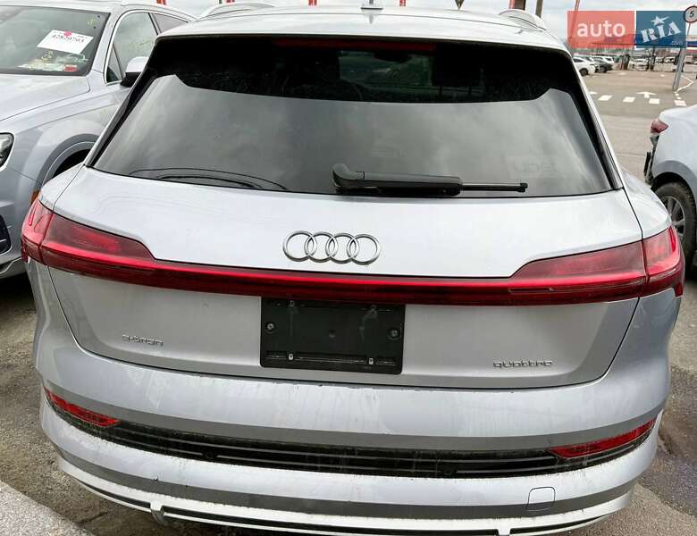 Позашляховик / Кросовер Audi e-tron 2022 в Києві
