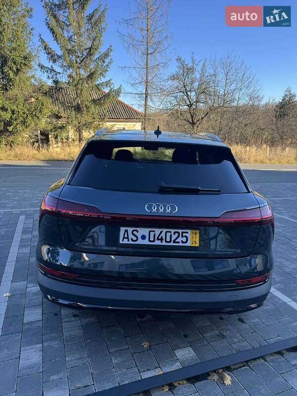 Внедорожник / Кроссовер Audi e-tron 2022 в Ужгороде